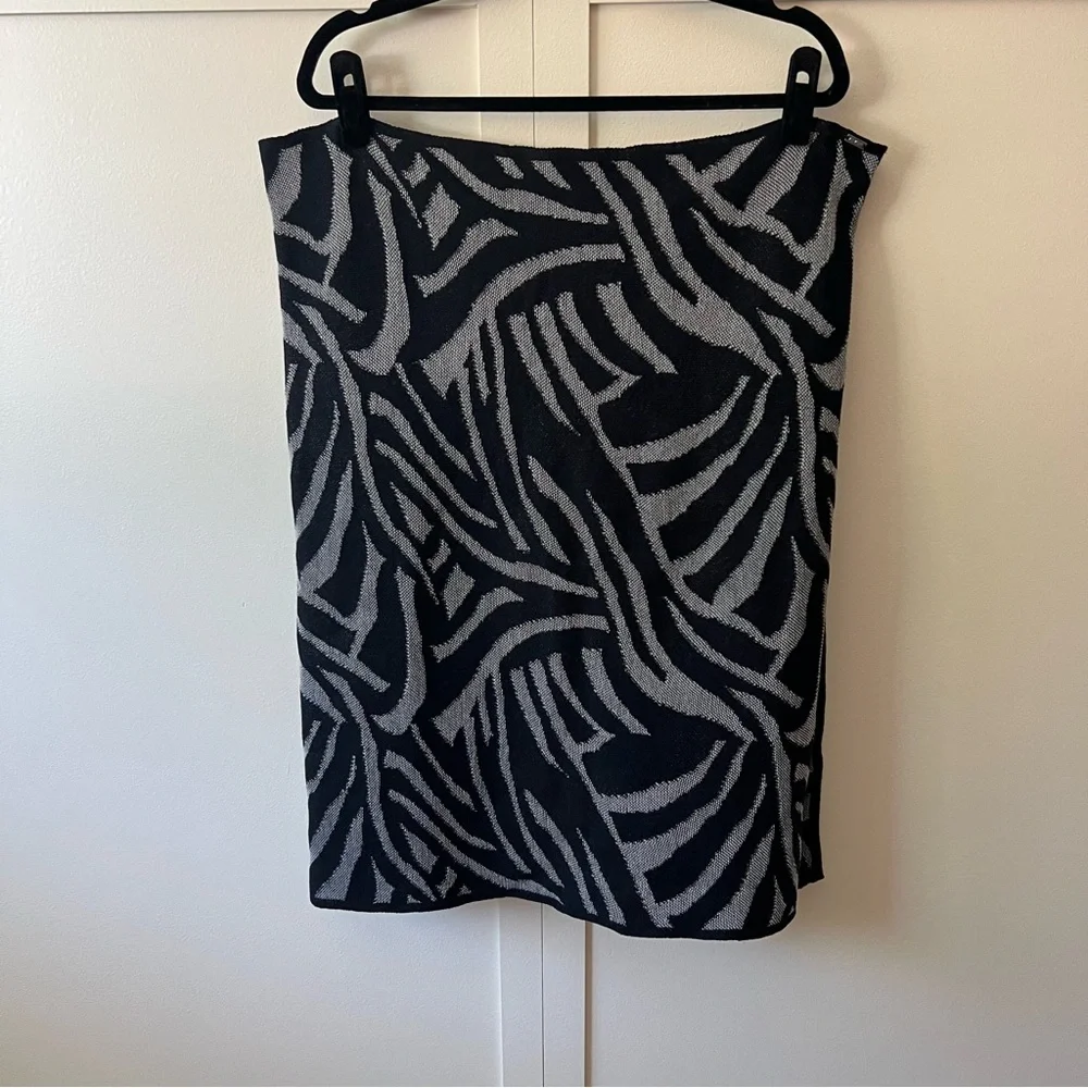 St John Sport Women’s Black Animal Print Blanket‎ Shawl Scarf Wrap One Size